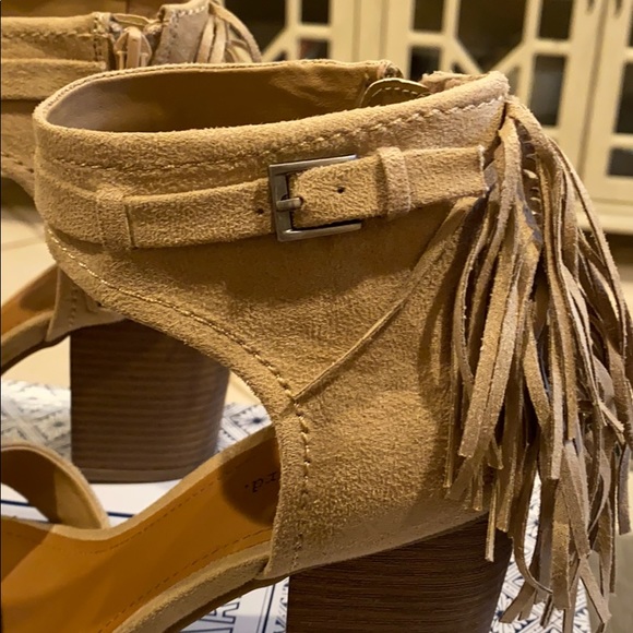 Shoes - Picture 4 of 11